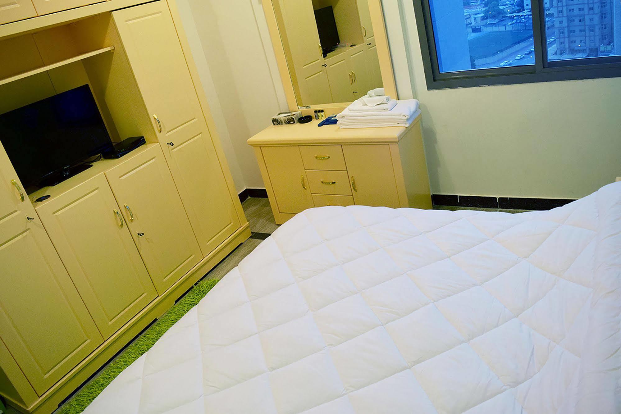 Leaders Plaza Salmiya Aparthotel Кувейт Екстериор снимка